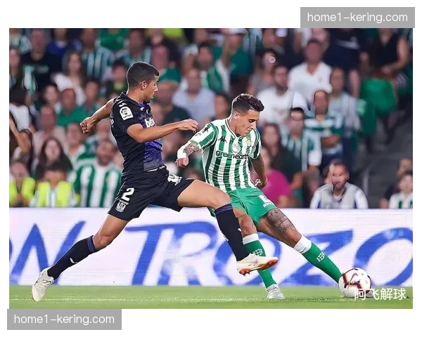 巴尔特拉长传不够精准,贝蒂斯中卫防守端表现尚可 巴尔特拉长传不够精准,贝蒂斯中卫防守端表现尚可